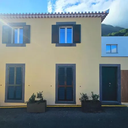 Casa Amarela Do Redondo * Seixal (Setubal)